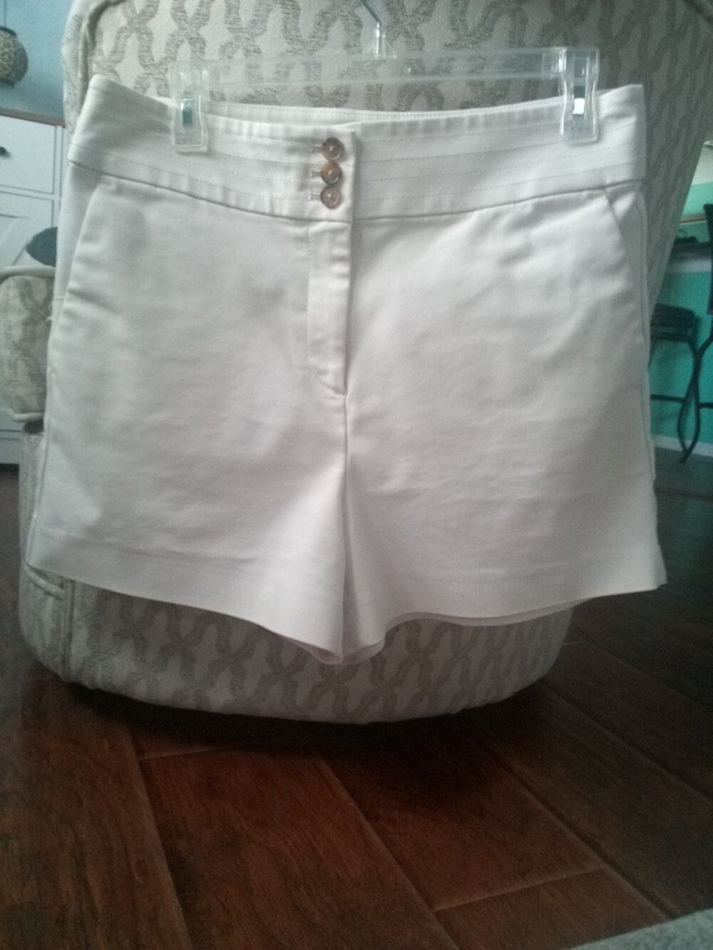 (339)  Loft white shorts size 10